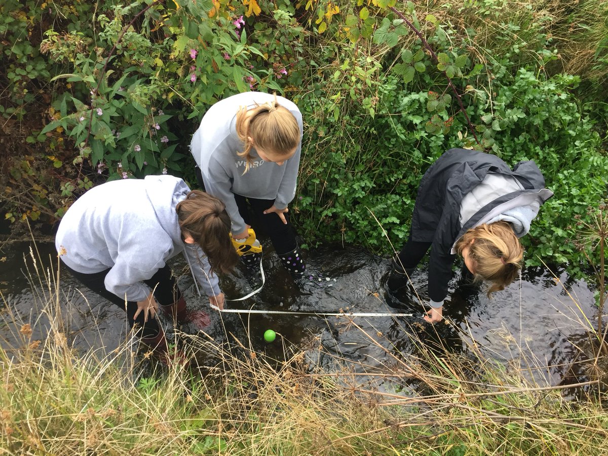 WyedeanGeog's tweet photo. Yr10 GCSE fieldwork. #wherehasthesungone? #wellyboots #wellequiped #fewwaterproofs #sparkles @WyedeanSchool https://t.co/q7Gj4Nvfkp