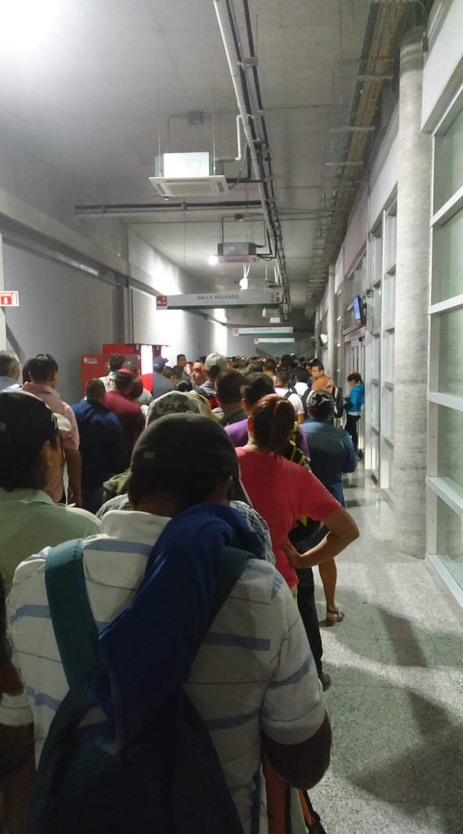 annie_gdat's tweet photo. Cada vez menos unidades funcionando, más usuarios y peor servicio en #ecovia.nl.gob.mx #ecoviamonterrey #ecovia @JaimeRdzNL https://t.co/g8c4GqevHJ