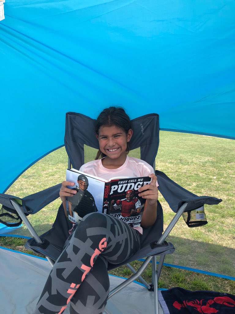 Pudge_Rodriguez's tweet photo. My beautiful granddaughter Sofía reading all my stories 😀⚾️🙏 she has such a beautiful soul! Aquí mi nieta Sofia emocionada leyendo mis historias Dios Te bendiga siempre 👍#theycallmepudge https://t.co/AFeDEsPWlK