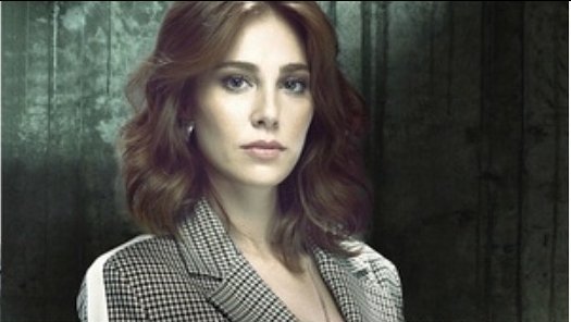 RedSonjaESFC's tweet photo. BANKACI SAYIN ZEYNEP HANIMEFENDİ DİYECEKSİNİZ! 

#ElçinSangu #Çarpışma https://t.co/hwUFPgxqM6