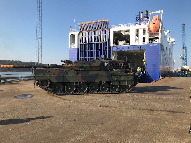 Leopard tanks & other military vehicles have arrived at Fredrikstad, Norway 🇳🇴 from Emden, Germany 🇩🇪 ahead of @NATO's Exercise #TridentJuncture 2018. 

The German ship ARK GERMANIA had some 300 vehicles on board. #MilitaryMobility 

READ MORE: goo.gl/4YFSNp