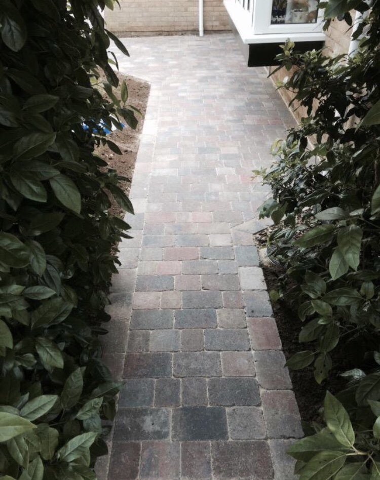 LtdUniq's tweet photo. #blockpaving #blockpath #blockdriveway #driveway #uniqdevelopmentsltd #buildingwork #localbuilder #kingslynn https://t.co/mYhNYcQ0zy