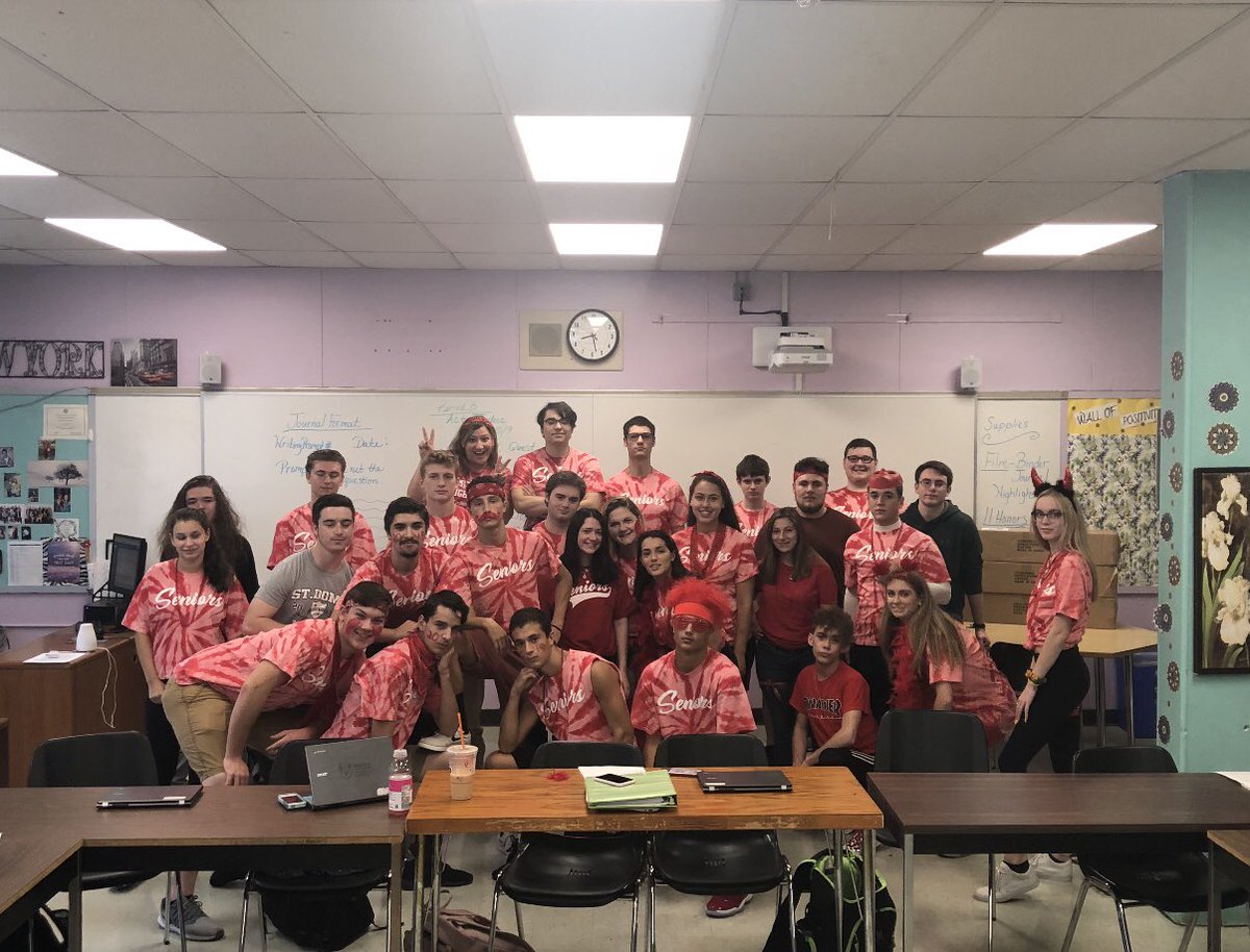 KerissaRoderick's tweet photo. Spirit week- Class Color Day! My senior Film Analysis class rocking the red! #SHSlegacy #begreat @SHSSentinels @OneSmithfield https://t.co/w4vpiKwXfW