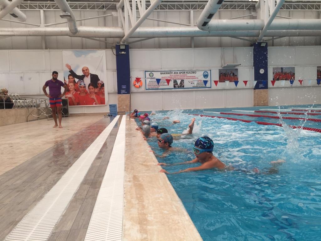 DrKerimoglu's tweet photo. İlçemiz okulları Beden Eğitimi derslerini Atatürk Spor ve Yaşam Köyü tesislerimizde ÜCRETSİZ olarak yapıyor. Bu hafta Medeni Berk İlköğretim Okulu öğrencileri Beden Eğitimi derslerini kapalı yüzme havuzumuzda gerçekleştirdi. #spor #çocuk #yüzme #bedeneğitimi https://t.co/cUesJZszDw