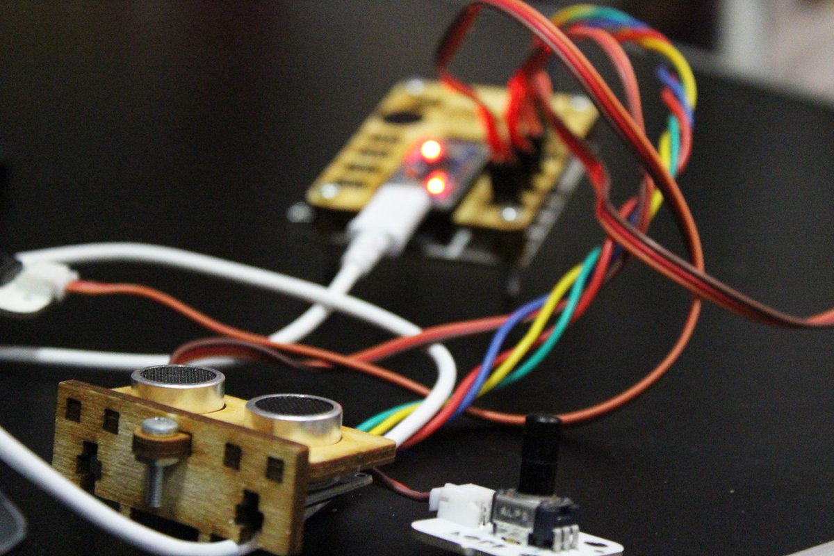 rjakrobot's tweet image. Event w Pracownia Kreatywna z @LoFiRobot i Wedo 2.0