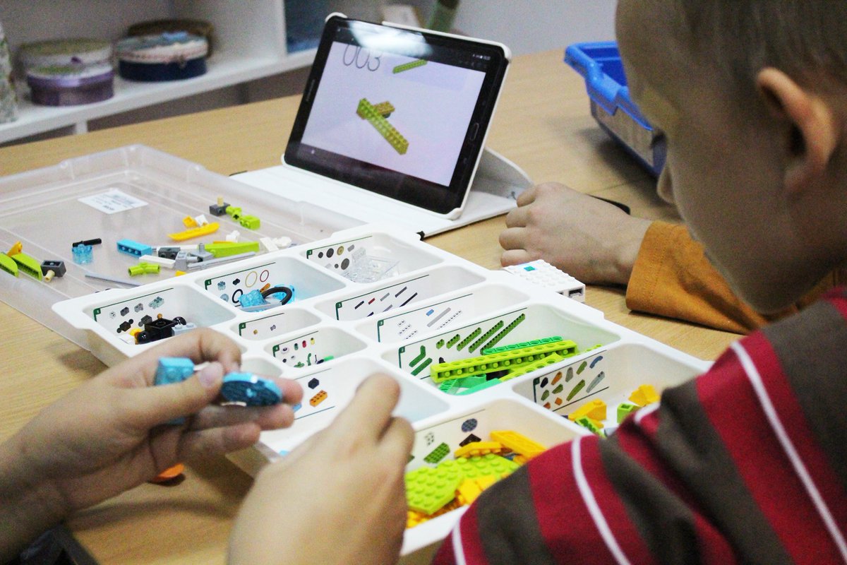 rjakrobot's tweet image. Event w Pracownia Kreatywna z @LoFiRobot i Wedo 2.0