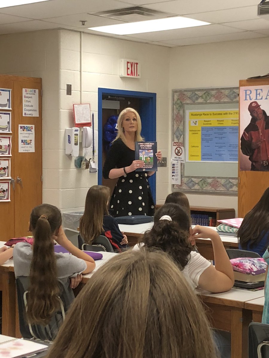 JLSMSFACS's tweet photo. Learning about #volunteerism #tellmetown #LAWS #studentshelpingothers #Jlsteaches #jlsms @JLSMS_Official @LCPSOfficial @ldacompton @JLS_ksmith @LCPScte https://t.co/GLrguqWidG