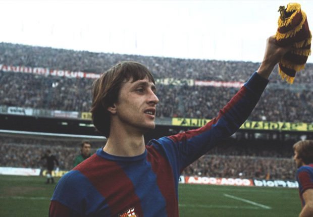 Footballtweet's tweet image. 🗣 “Technique is not being able to juggle a ball 1000 times. Anyone can do that by practicing. Then go and work in the circus. Technique is passing the ball with one touch, with the right speed, at the right time, to the correct foot of your team mate.”

- Johan Cruyff. 🙌⚽