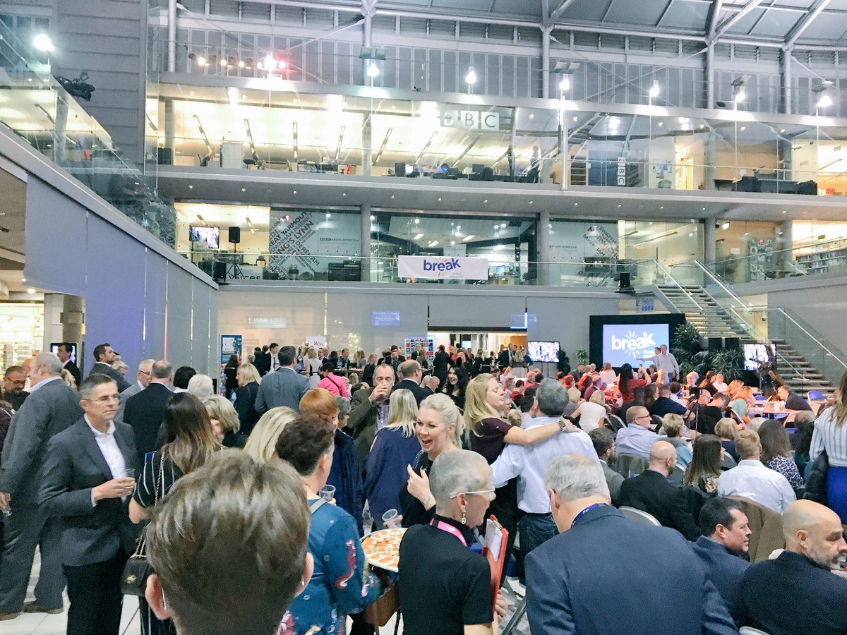 Amazing atmosphere at the @GoGoHares2018 Auction <a href="/TheForumNorwich/">The Forum Norwich</a> - Darby and I are incredibly excited... watch out <a href="/ClaphamandC/">Clapham & Collinge Solicitors</a> - we may buy a Hare or two!! 😉