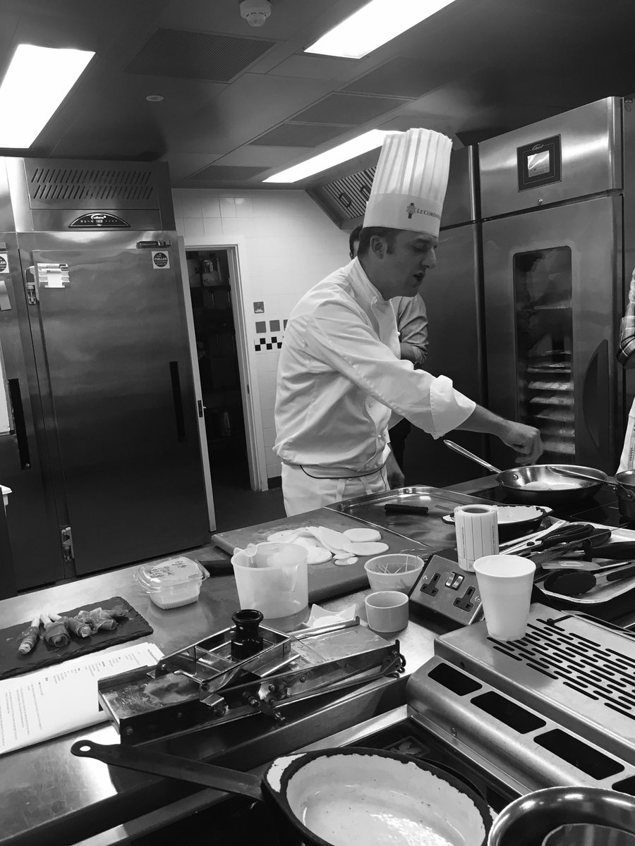 laura_howtocook's tweet image. Learning how to make Parma ham, potato &amp;amp; buffalo mozzarella gratin with chef David Duverger @LeCordonBleuLDN #CookWithParmaHam