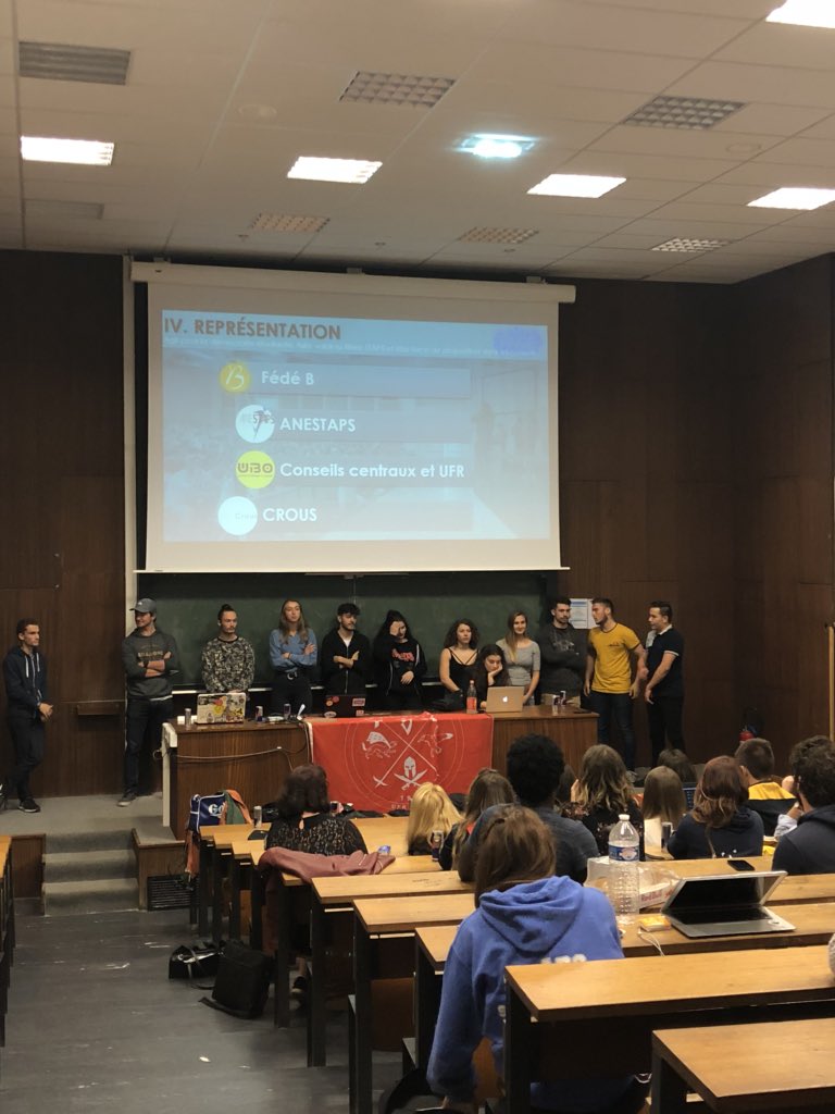 ArmorSTAPS's tweet photo. Félicitations à @MalouPaubert et son bureau pour ce mandat passé 

Bonne chance au nouveau bureau des @stapsiates présidé par Anna Sodan pour l’année qui s’annonce ! https://t.co/eUzfaU3kCe