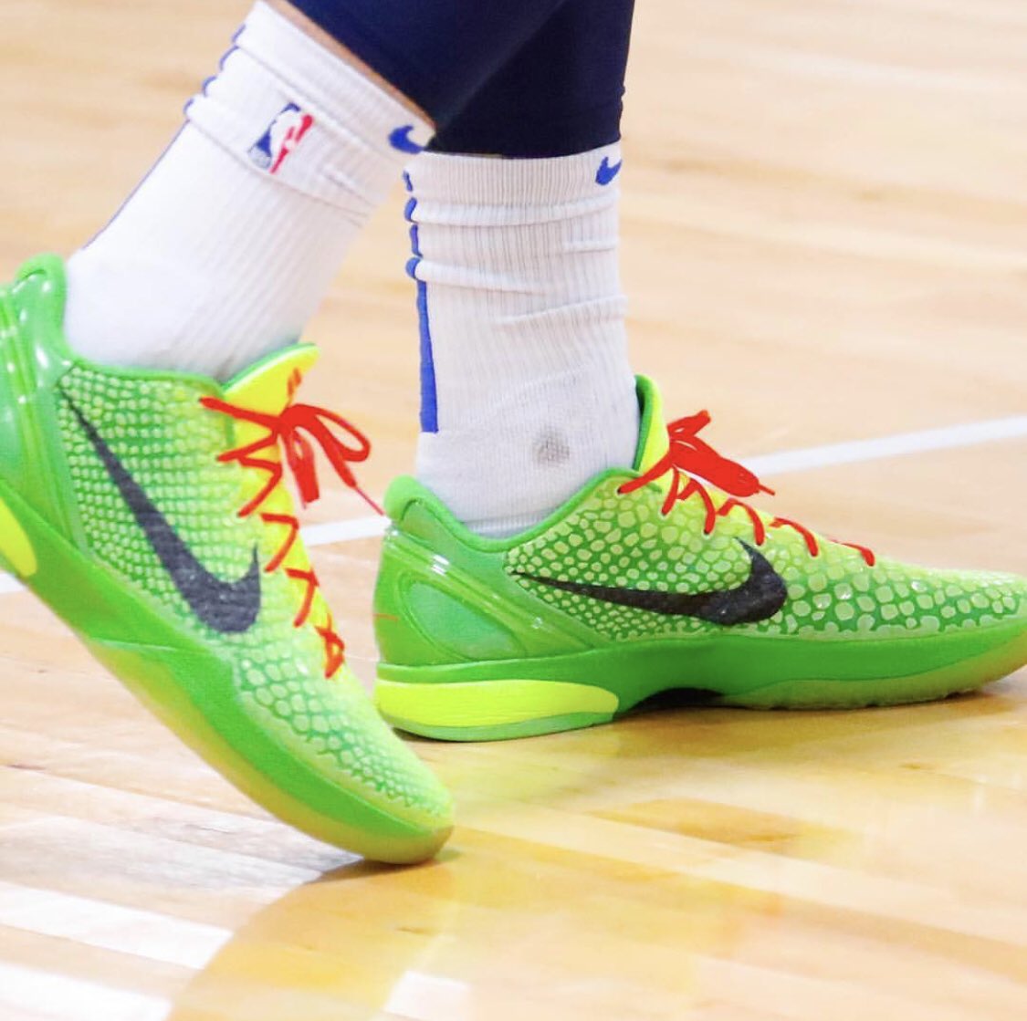 nike kobe grinch