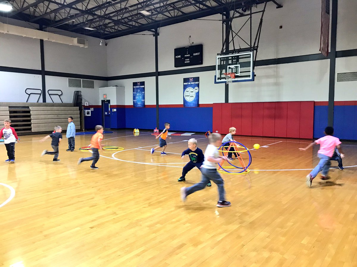 CandaceYoung37's tweet photo. I LOVE seeing all this #Movement going on during #KindergartenPE @MadisonKAcademy @NewsMCS #Castleball https://t.co/0SGa6MPpCn