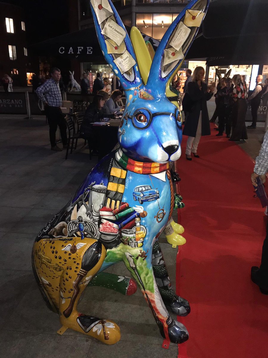 Back where I belong on the red carpet! 😉 Let the bidding begin!!! #ggh18 💵