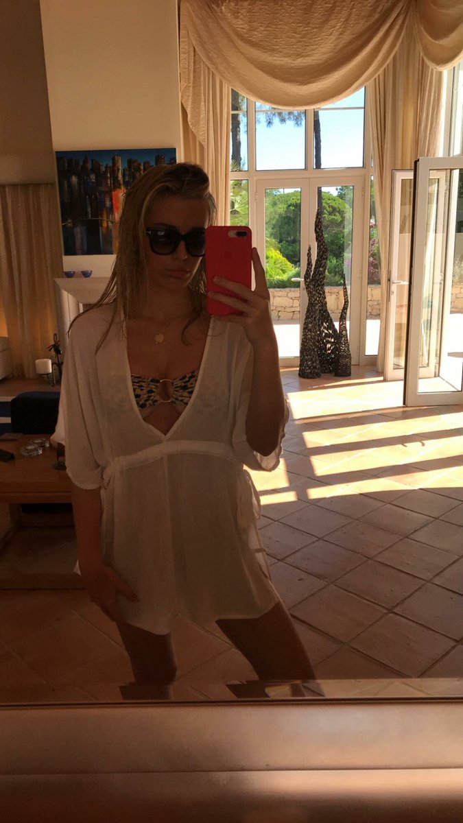 HeidiCJ0's tweet photo. Tb to summer 😭💙 https://t.co/c18pYPpK0B
