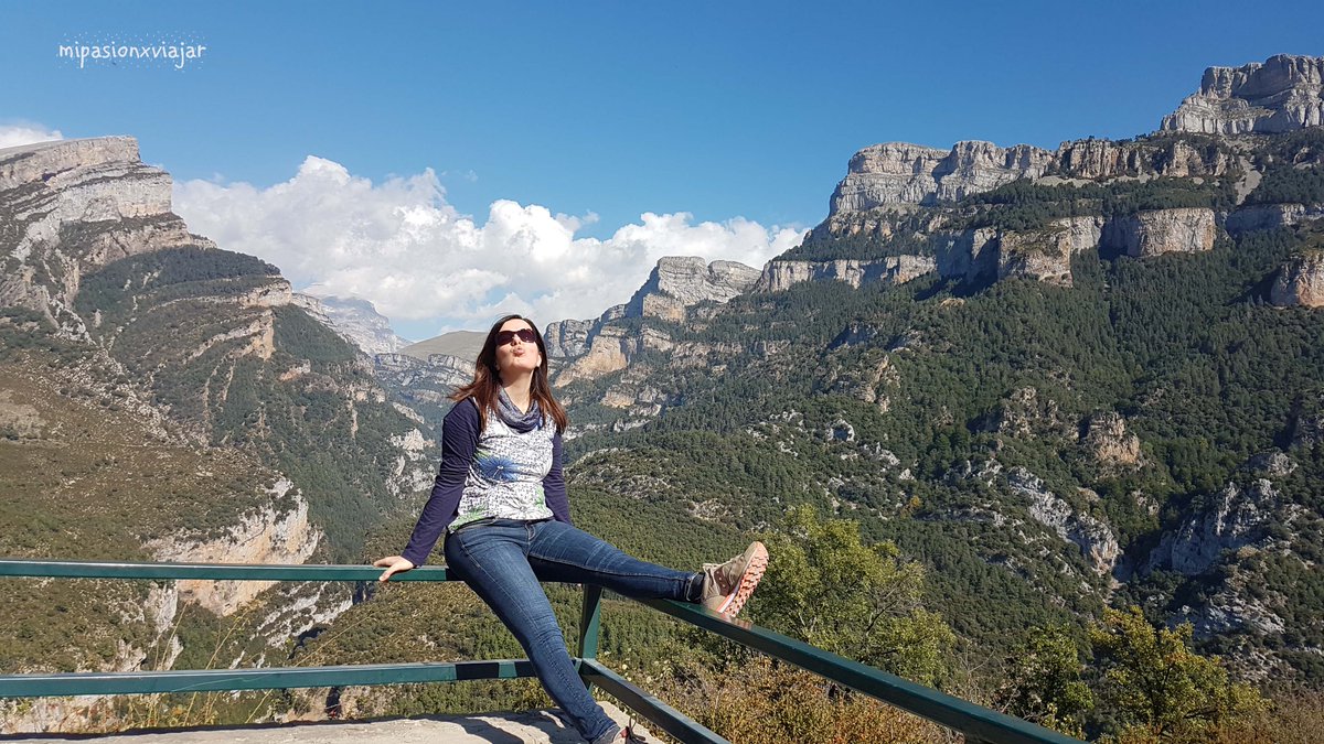 LizFieldComma's tweet photo. Postureo total en un lugar donde perderse 
#mipasionxviajar #globetrotter #aragon #exploring #theworld #lovetravel https://t.co/mcpNHiYZtQ