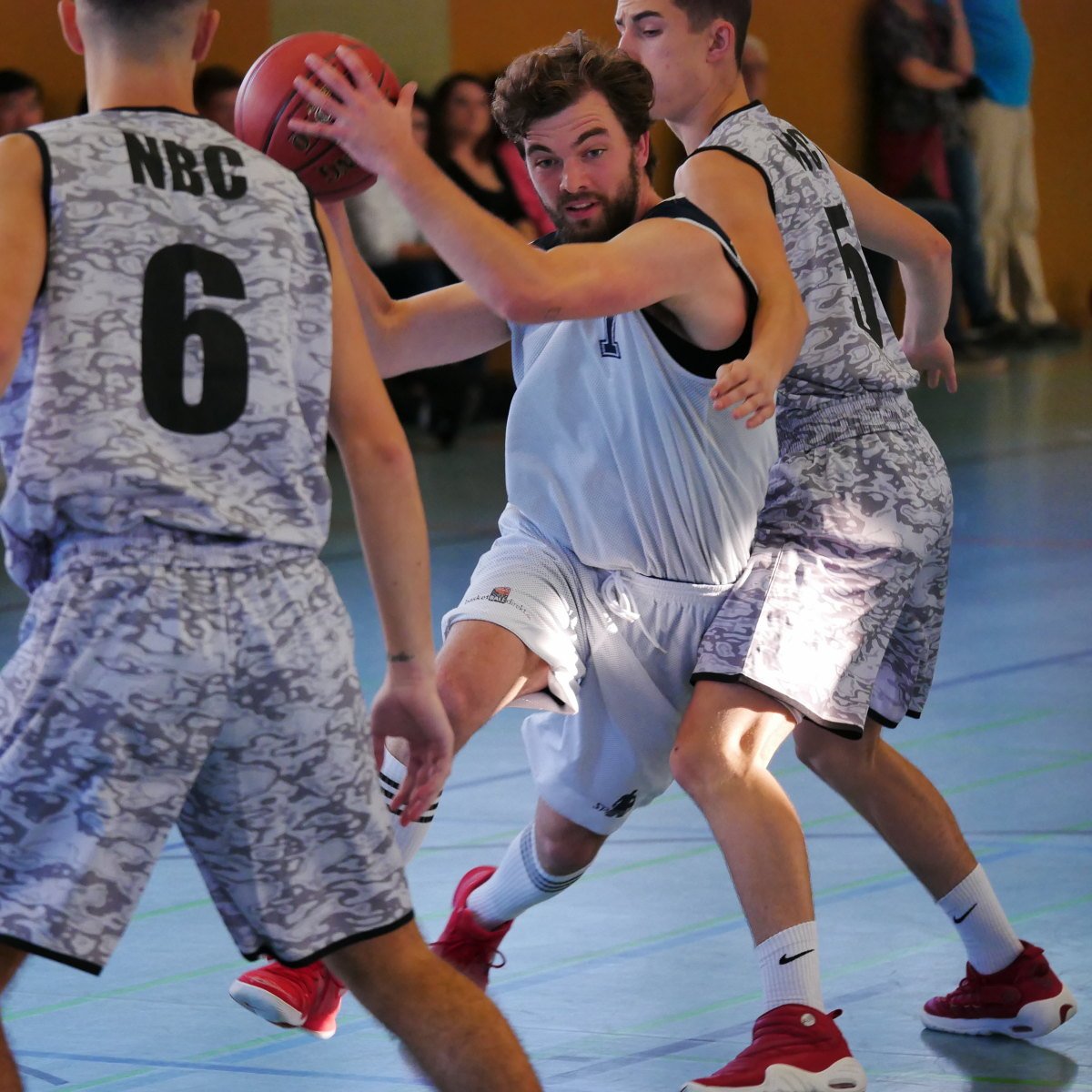 TB_Basketball's tweet photo. Am Wochenende gehts für unsere Herren II mit dem Rückenwind eines souveränen Heimsiegs zum Post SV Nürnberg II 💪 Auf das Ergebnis sind wir schon gespannt! Und hier ist der Bericht vom Auftaktsieg: https://t.co/Rdi7O9fw92…/538-herren-ii-ein-ueberzeugen… #LetsGoTB https://t.co/IDqNKfSQ24
