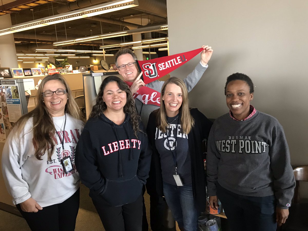 SPSCTE's tweet photo. #SeattleSchools is celebrating #CollegeGearDay cause our kids r #collebound. #CTE #DiscoverU https://t.co/KTN3KsIsNf