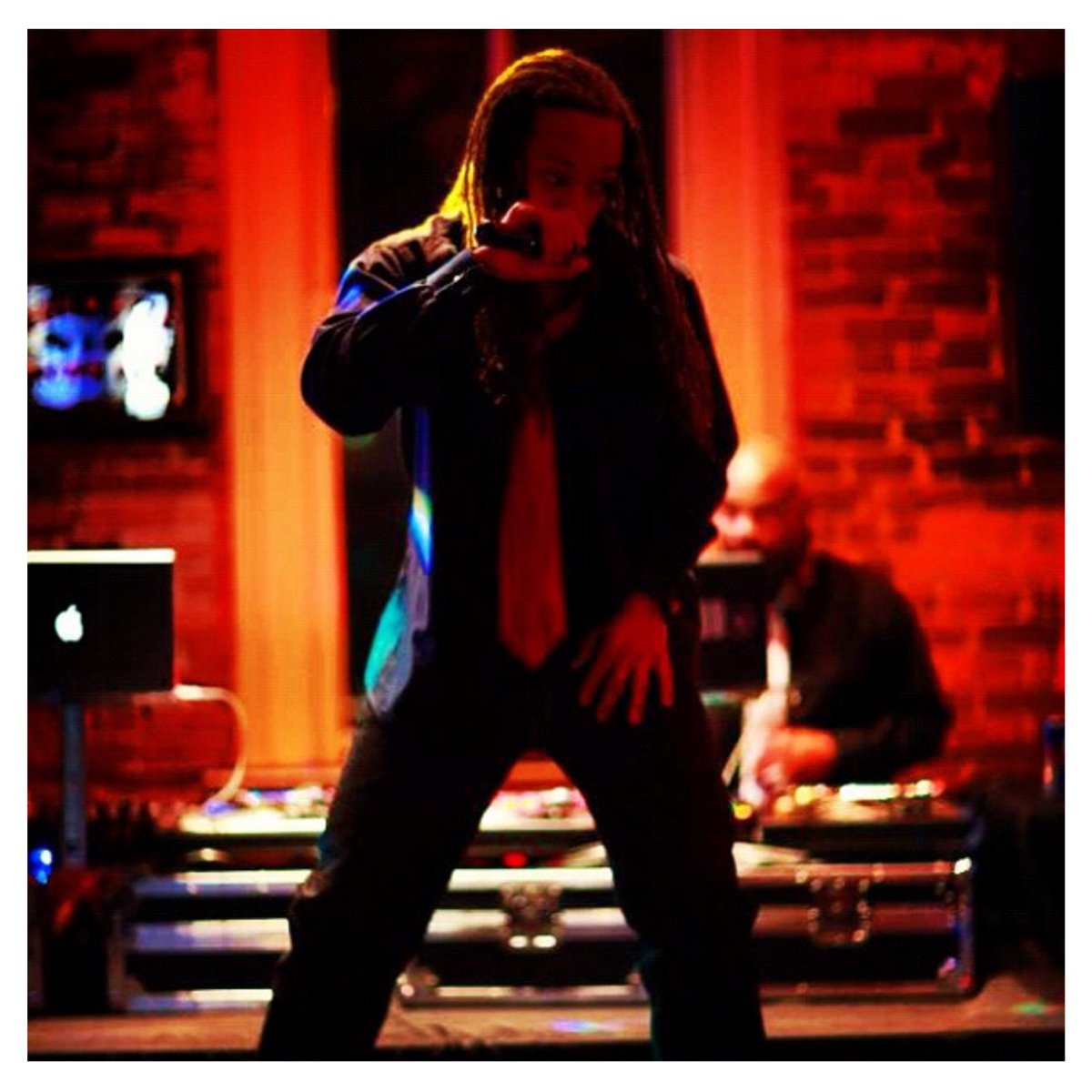 natecyaheard's tweet photo. #tbt Back to when I found my place in the game. I still have a lot more to do 👊🏽😤 #natecthechief #megafresh #40A #trap #trapmusic #remix #hiphop #producer #housemusic #dj #djlife #live #house #scratching #turntablism #photography #videography #yeahTHATgreenville https://t.co/fLrKCbFcdQ