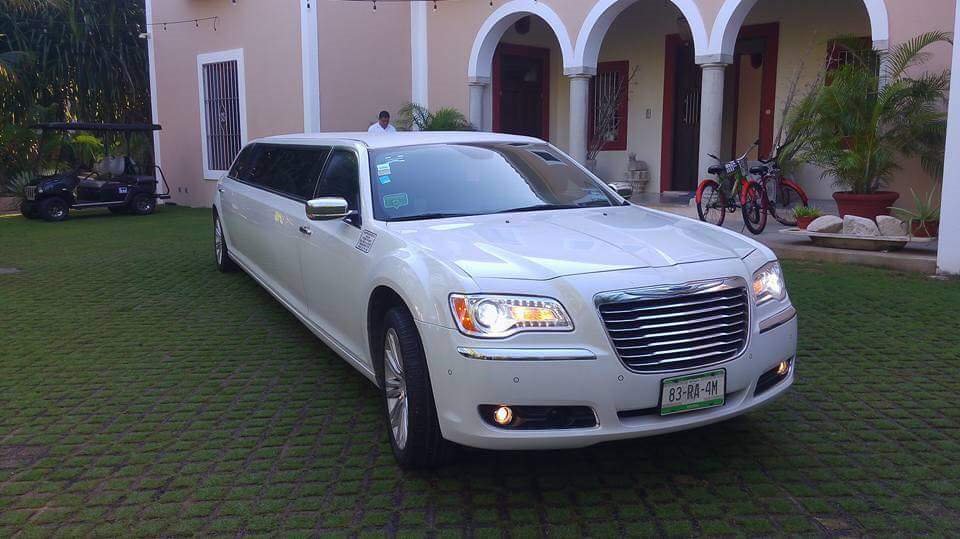 <a href="/GrupoLegacyMX/">Legacy Limousines</a> Legacy Limousines, desde hoy en "Cancun" a tu servicio, ***NOW IN CANCUN***     to Serve you!     info@limogdl.com
  WhatsApp 3331281125