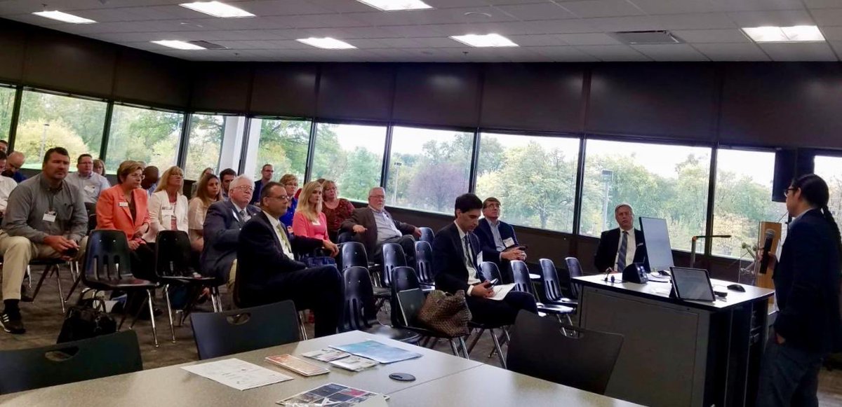 proecuadornoram's tweet photo. Presentation of our services, Network of Trade Offices and Business climate to entrepreneurs of #WhitesideCounty #NorthwestIllinois with the purpose of promoting strategic alliances and investments in the sectors of agro-industrial, manufacturing and logistics services. https://t.co/MgESvQQCJO