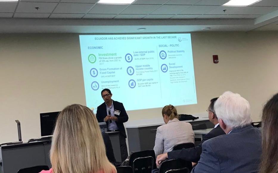 proecuadornoram's tweet photo. Presentation of our services, Network of Trade Offices and Business climate to entrepreneurs of #WhitesideCounty #NorthwestIllinois with the purpose of promoting strategic alliances and investments in the sectors of agro-industrial, manufacturing and logistics services. https://t.co/MgESvQQCJO