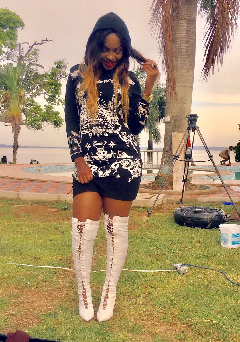 SashaBrighton1's tweet photo. The love I have for my haters is equivalent to d one I have for my God❤️❤️

Ur hatred keeps me moving 💪 
#dontmissnbskatchuptomorrow@10pm
#Nawumulaismynewsong
#tbt https://t.co/xNQy5fjH81