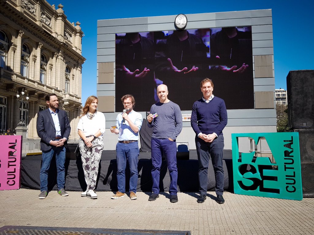 jpbarriosdelsur's tweet photo. 🤹‍♀️🎭PASE CULTURAL 📽🎞

En el día de ayer @horaciorlarreta junto a @diegosantilli @eavogadro y @Soledad_Acunia . Lanzaron el #PaseCultural la puerta de entrada, para que jovenes de 4to a 6to año  accedan a las ofertas culturales de la ciudad. #VamosBA https://t.co/7NFC3PCcz6