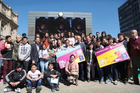 jpbarriosdelsur's tweet photo. 🤹‍♀️🎭PASE CULTURAL 📽🎞

En el día de ayer @horaciorlarreta junto a @diegosantilli @eavogadro y @Soledad_Acunia . Lanzaron el #PaseCultural la puerta de entrada, para que jovenes de 4to a 6to año  accedan a las ofertas culturales de la ciudad. #VamosBA https://t.co/7NFC3PCcz6