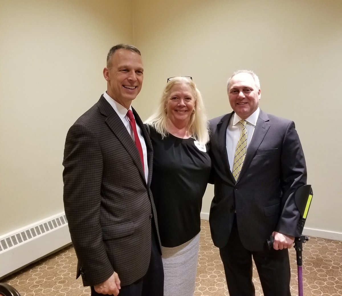 LindaMyersDrei's tweet photo. I had the honor to be with two great leaders this morning! #patriotsforperry https://t.co/xN58CGpPwQ