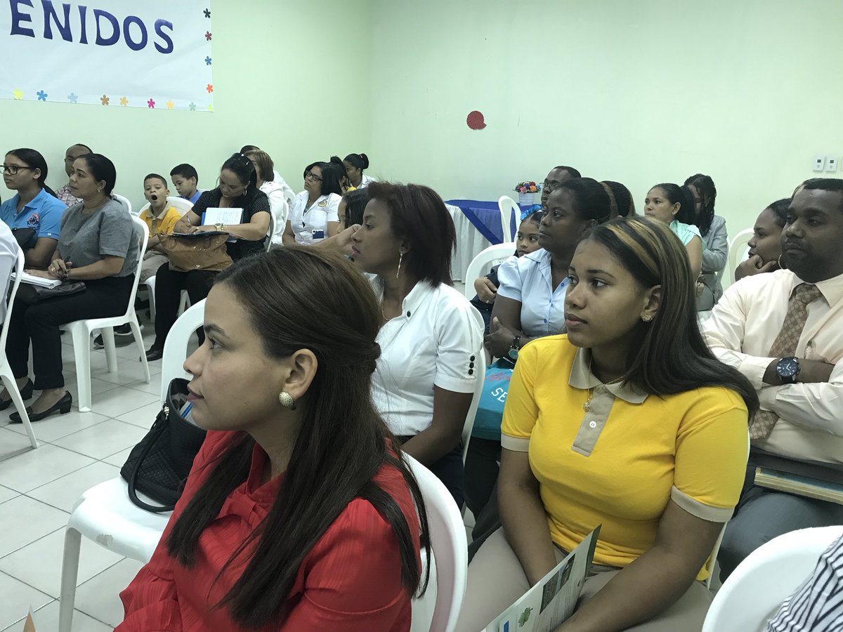 sagrariogomez's tweet photo. Ahora: @ambienterd seleccionó @Distrito0804 que dirige @ysmailinCollado para desarrollar #EscuelaVerde, que busca ser un recurso pedagógico y una relación armoniosa con el medio ambiente y los recursos naturales. #Regional08 #Distrito0804 https://t.co/r4PtVr1Qas