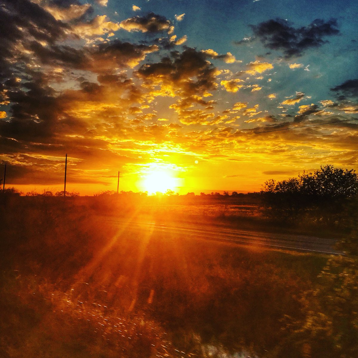 thesusieg's tweet photo. En route via @Amtrak to #PowerTrip18. Let the scenic views and #dellprecision photos begin! #officeeverywhere #onthegopro https://t.co/aLHkpvkcHQ