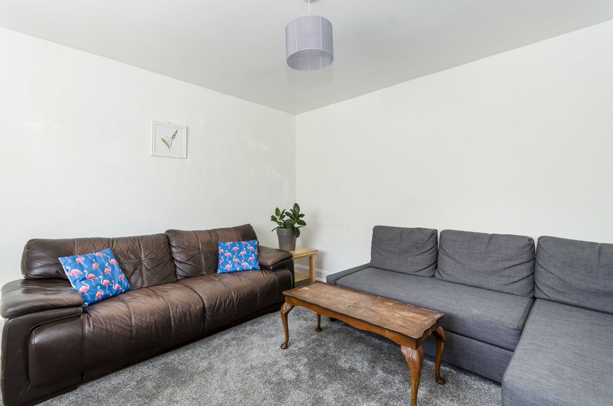 Spacious 3 Bedroom UF house available now £ 1050 pcm call Leaders Fareham #property @PropertyHants  <a href="/LeadersLimited/">Leaders</a> #Fareham