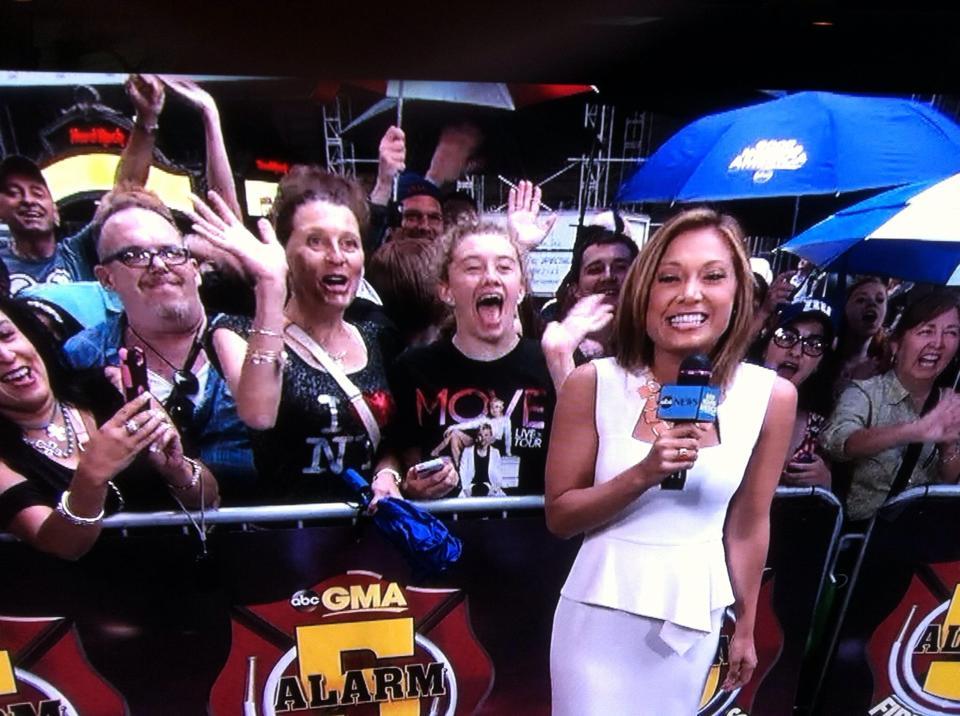 ElizabethHNews's tweet photo. Live In Times Square, This Is GMA, With Liz Hadley https://t.co/pTE2NwIEvO https://t.co/27FoKCRxuu