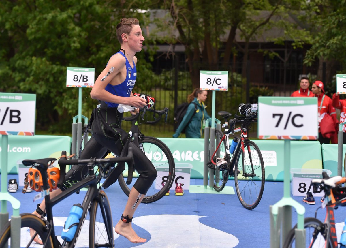 ItaliaTeam_it's tweet photo. OROOOOOOOOO! 💙🥇
Il triatleta #ItaliaTeam Alessio #Crociani trionfa nella staffetta mista continentale alle Olimpiadi Giovanili!
#ItaliaTeam #BuenosAires2018 #triathlon https://t.co/Iy6AOnkTtF