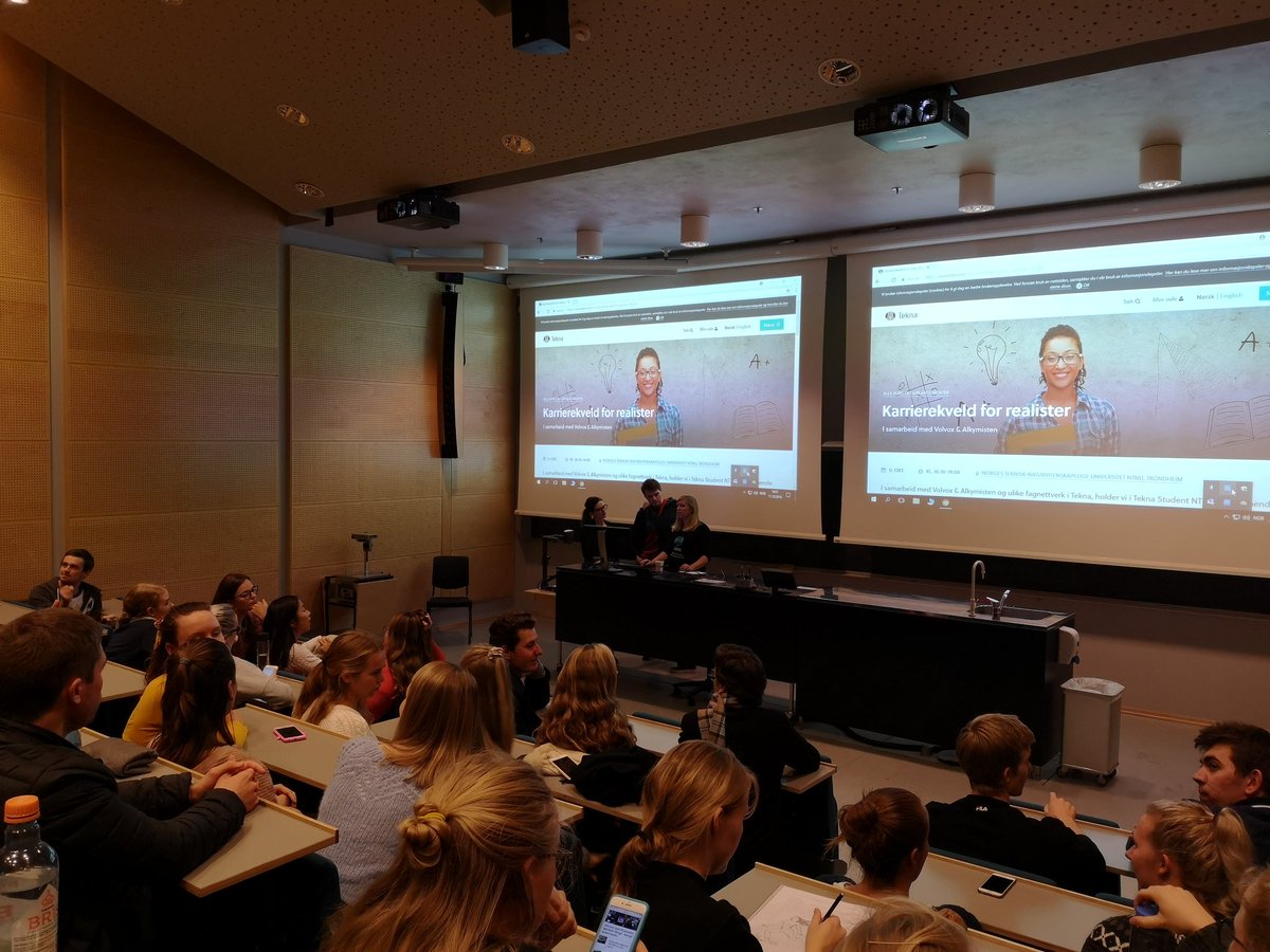 picture of lecture hall with people