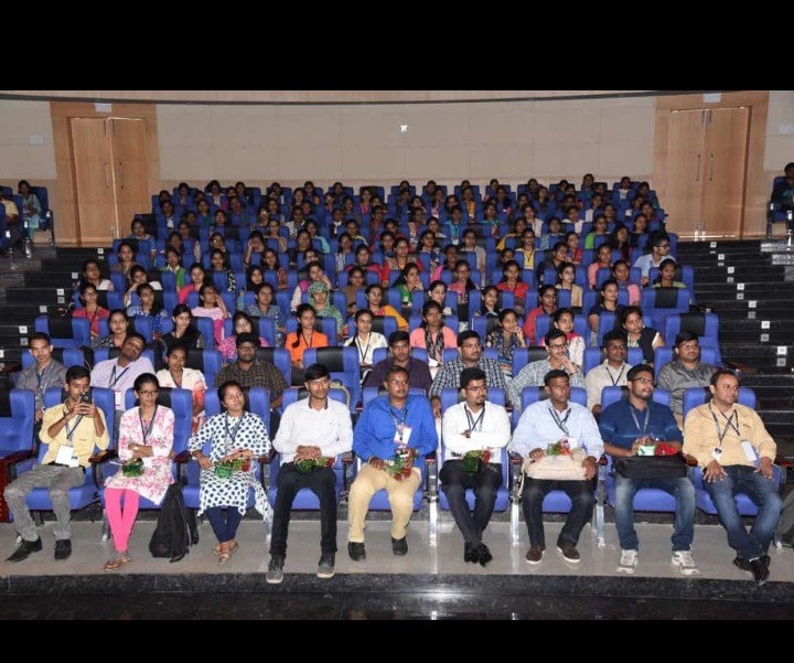 Mallikarjun872's tweet photo. Today I am also a part of #TekHack #IBM.Hackathon on "Building chatbots for Service Industry" using watson assistant. At our collage #biet #davanagere in the Presence
Of @yukteshc @nirmala_biet https://t.co/by61btNrui