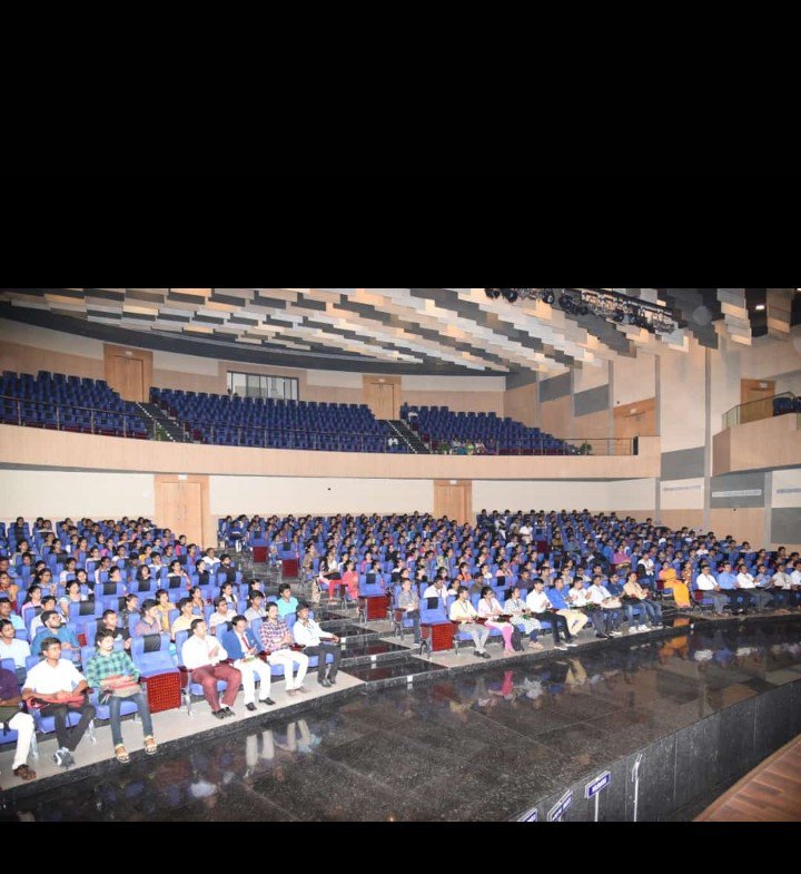 Mallikarjun872's tweet photo. Today I am also a part of #TekHack #IBM.Hackathon on "Building chatbots for Service Industry" using watson assistant. At our collage #biet #davanagere in the Presence
Of @yukteshc @nirmala_biet https://t.co/by61btNrui