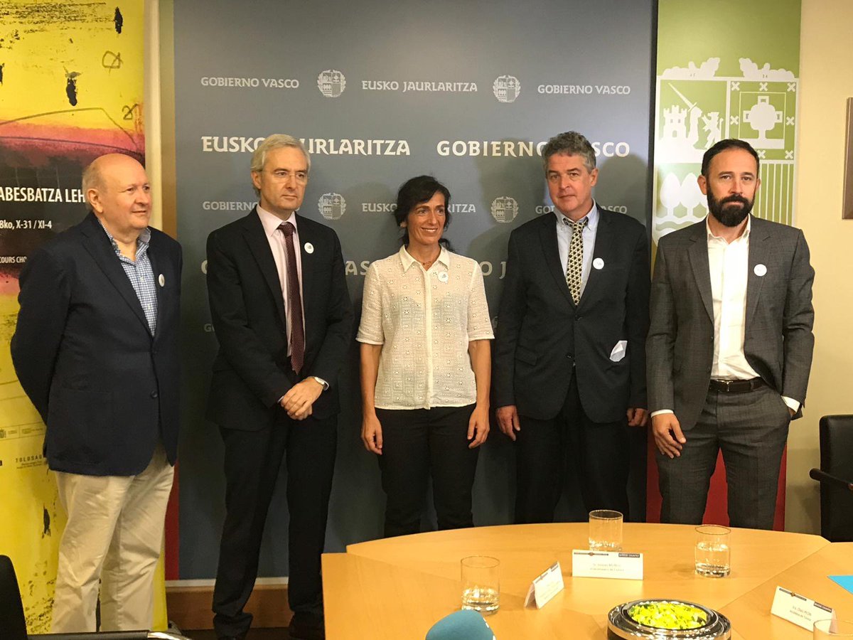 Gipuzkoa (@gipuzkoa) on Twitter photo Gaur #Madril-en, <a href="/DenisItxaso/">Denis Itxaso</a>-k lagunduta, #Tolosa-ko Nazioarteko abesbatza lehiaketaren 50.edizioa aurkeztu da.
Besteak beste <a href="/landarbaso/">Landarbaso Abesbatza</a> eta <a href="/KupTaldea/">Kup Taldea</a> gipuzkoarrek parte hartuko dute.
Gabean #AuditorioNacional-ean kontzertua izango dugu. Gaur #Madril-en, <a href="/DenisItxaso/">Denis Itxaso</a>-k lagunduta, #Tolosa-ko Nazioarteko abesbatza lehiaketaren 50.edizioa aurkeztu da.
Besteak beste <a href="/landarbaso/">Landarbaso Abesbatza</a> eta <a href="/KupTaldea/">Kup Taldea</a> gipuzkoarrek parte hartuko dute.
Gabean #AuditorioNacional-ean kontzertua izango dugu.