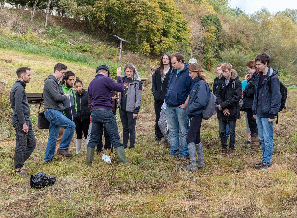 Friends of Lye Valley (@friendlyevalley) on Twitter photo Delighted to welcome Prof Adrian Parker and colleagues with a group of students from <a href="/oxford_brookes/">Oxford Brookes University</a> to the Valley today. They're taking sediment cores to reconstruct changes in climate, vegetation and human impacts on the landscape over the past 10,000 years. Delighted to welcome Prof Adrian Parker and colleagues with a group of students from <a href="/oxford_brookes/">Oxford Brookes University</a> to the Valley today. They're taking sediment cores to reconstruct changes in climate, vegetation and human impacts on the landscape over the past 10,000 years.