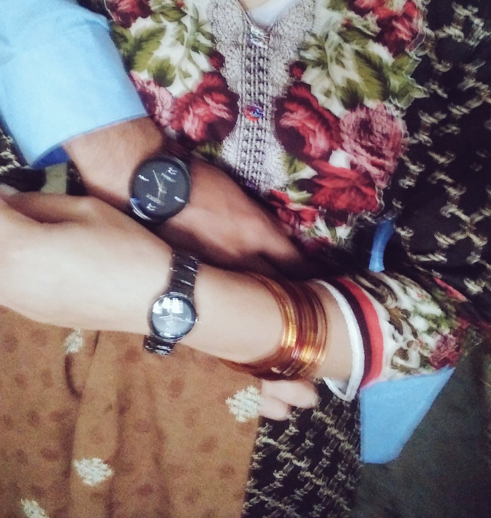Sirf_Yaadein's tweet photo. Today #Date 11 October 2018 
1st of All #HibaNoor Sory ap ko Itna Wait krna Para ap ko Pick krne main Late howa 

2nd Thanks Muje Special Time and Itni Muhabat Deny k liye 
#SheezaKhan 
Our Thanks Again 
#SameWatch #Perfume #Paail 
Crying Never Say Good Bye https://t.co/fLmje6AZih