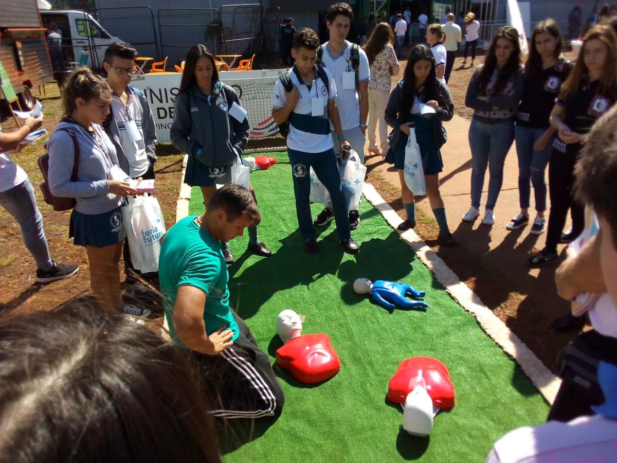 DirEducFIsica's tweet photo. En el parque del conocimiento en la #FeriaFuturo curso de #RCP con los profes del #CEF11 y #CEF28 con la visita del Vice Gdor @herrerayflia
@MinDepMisiones @CGEMisiones @misioneseduca @maidanamis @noelialeyria @ivonneaqui @RafaMorgenstern https://t.co/b24ugj6dwi