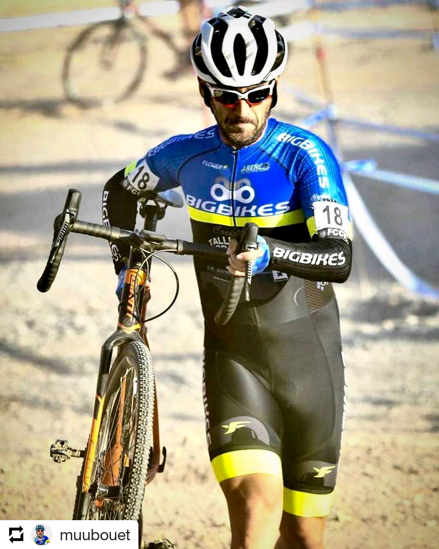 Flower_Cycling's tweet photo. La temporada de #ciclocross no ha hecho más que empezar 🚴💪
📷 @muubouetultra #FlowerCyclingWear #cyclingwear #cyclingapparel #cyclocross #ropaciclismo #Since1979 https://t.co/XGkLjtVdwV