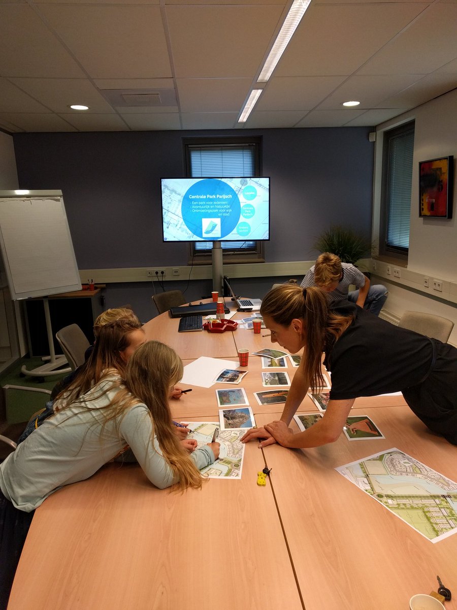ingridveltkamp's tweet photo. #Kinderraad #Culemborg ontwerpt mee aan het nieuwe Centrale Park #Parijsch. Een van de laatste taken van #kinderburgemeester  @ruben_wouter https://t.co/hVteGOmF7B