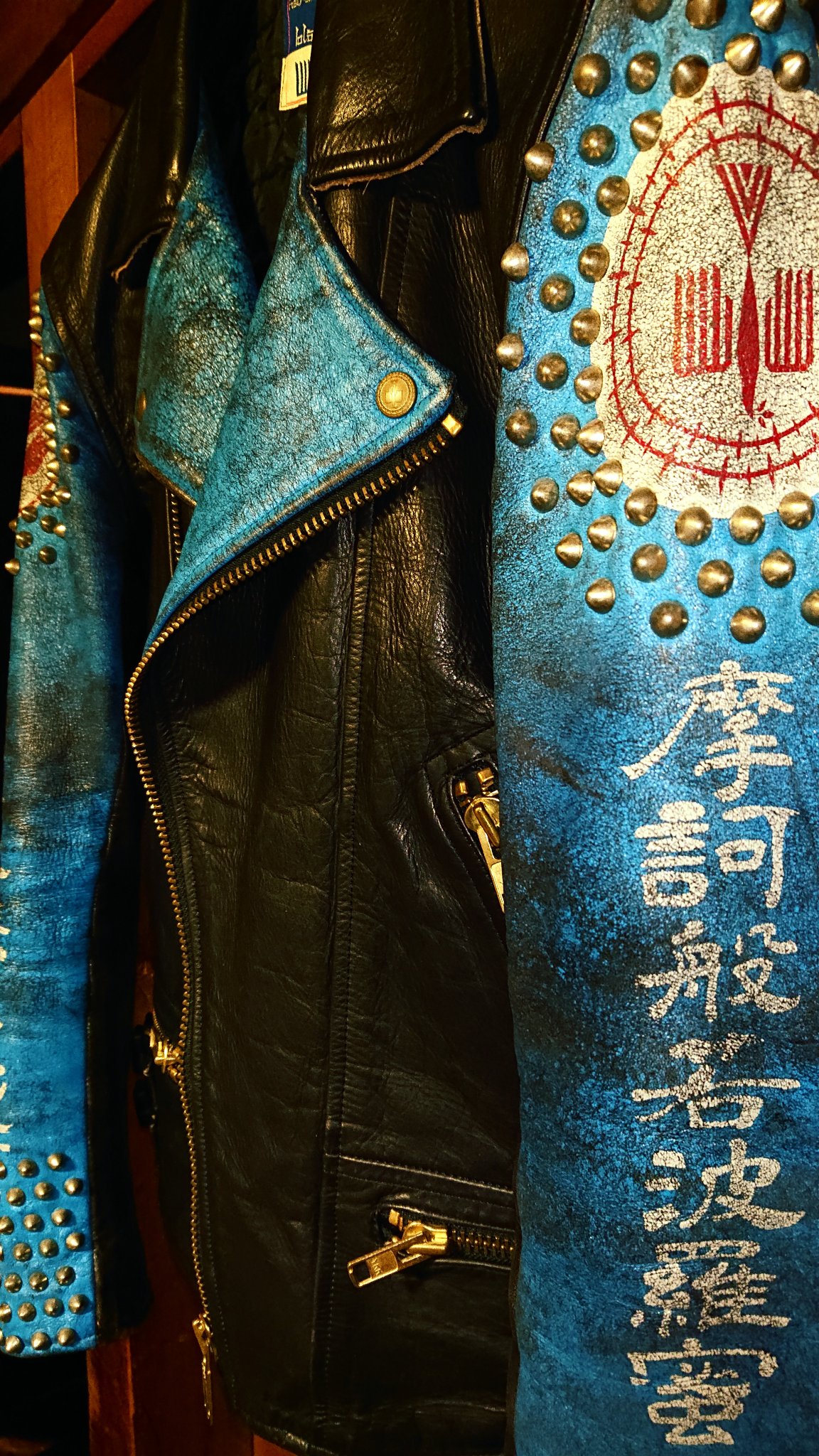 メア神 勢いで鋲ジャンを買ってしまった 英語じゃなくて漢字なのが良い 別に遅れてきた反抗期ってわけではないですよ ブラックミーンズ T Co F77dd1sl6o Twitter