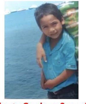 petrogustavo's tweet photo. El se llama Alberto Cardona y tiene seis años, iba con su papá al colegio en área rural de Santa Marta. Su papá apareció asesinado a tiros, él no aparece.

Pidamos A @IvanDuque y a la @PoliciaColombia que actúen, que lo busquen. https://t.co/rcsmVSrgq3