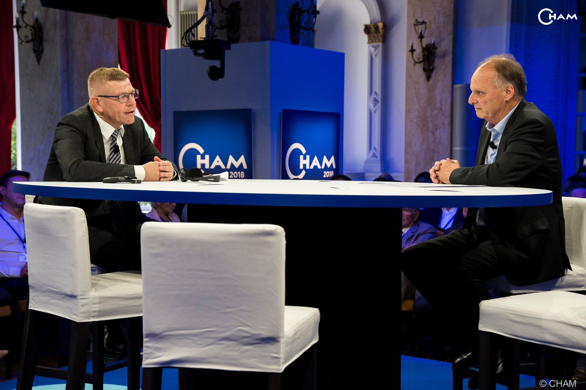canalcham's tweet photo. #CHAM2018 Zoom sur le Danemark avec Erik Jylling. 
Le 🇩🇰 est passé de 27 à 2 systèmes de rémunération. Bientôt, la connexion des professionnels de santé reposera sur un système de rémunération unique et totalement numérique REPLAY : https://t.co/qrE0veRNUX https://t.co/Bz3wi7v4Xk