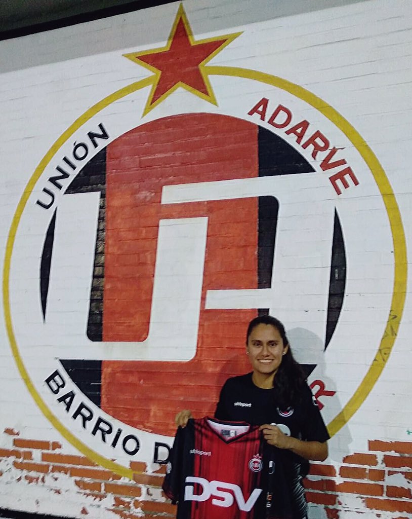 UnionAdarve's tweet photo. 📣FICHAJE

Es nueva en nuestro club pero sabe lo que es el fútbol de barrio 🆒, ya que viene del Rayo Vallecano. ¡Ale ya es una de las nuestras! ¡Bienvenida! #ForzaAdarve 🔴⚫️ https://t.co/aMipBwoRxs