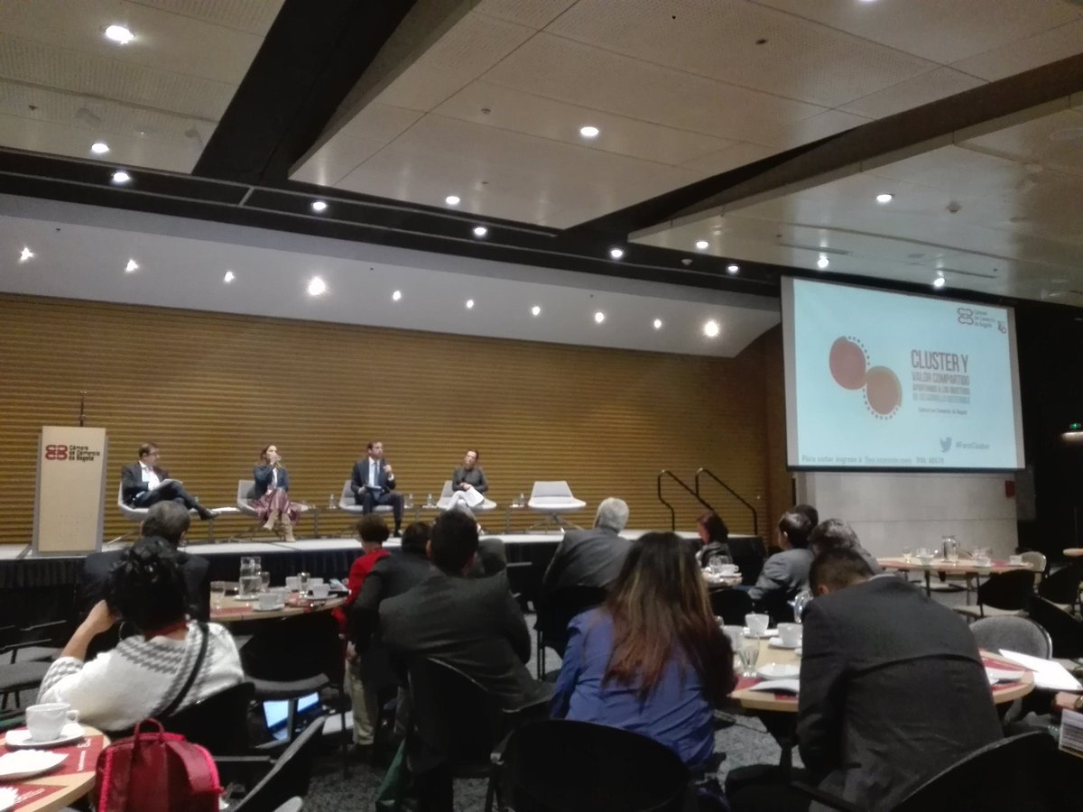 fabiamrojas's tweet photo. Hacia el año 2050 entre un 50% y 70% del capital humano formado como se conoce ahora será obsoleto. Pensar en nuevas habilidades es necesario. #ForoCluster https://t.co/OmZu3AbY0X