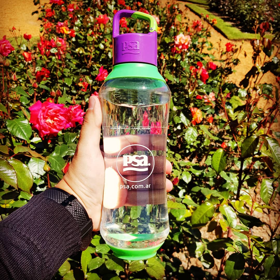 PSAVida's tweet photo. #Botella600 Práctica, funcional y reciclable ¡ Ideal para llevarla a todos lados y mantenerte hidratado siempre! 😀❤️
Conocelas ingresando a https://t.co/1KToWxvT1R https://t.co/yyIHpGq8gp